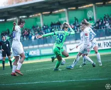 沃尔夫斯堡客场险胜对手，实现反超的简单介绍